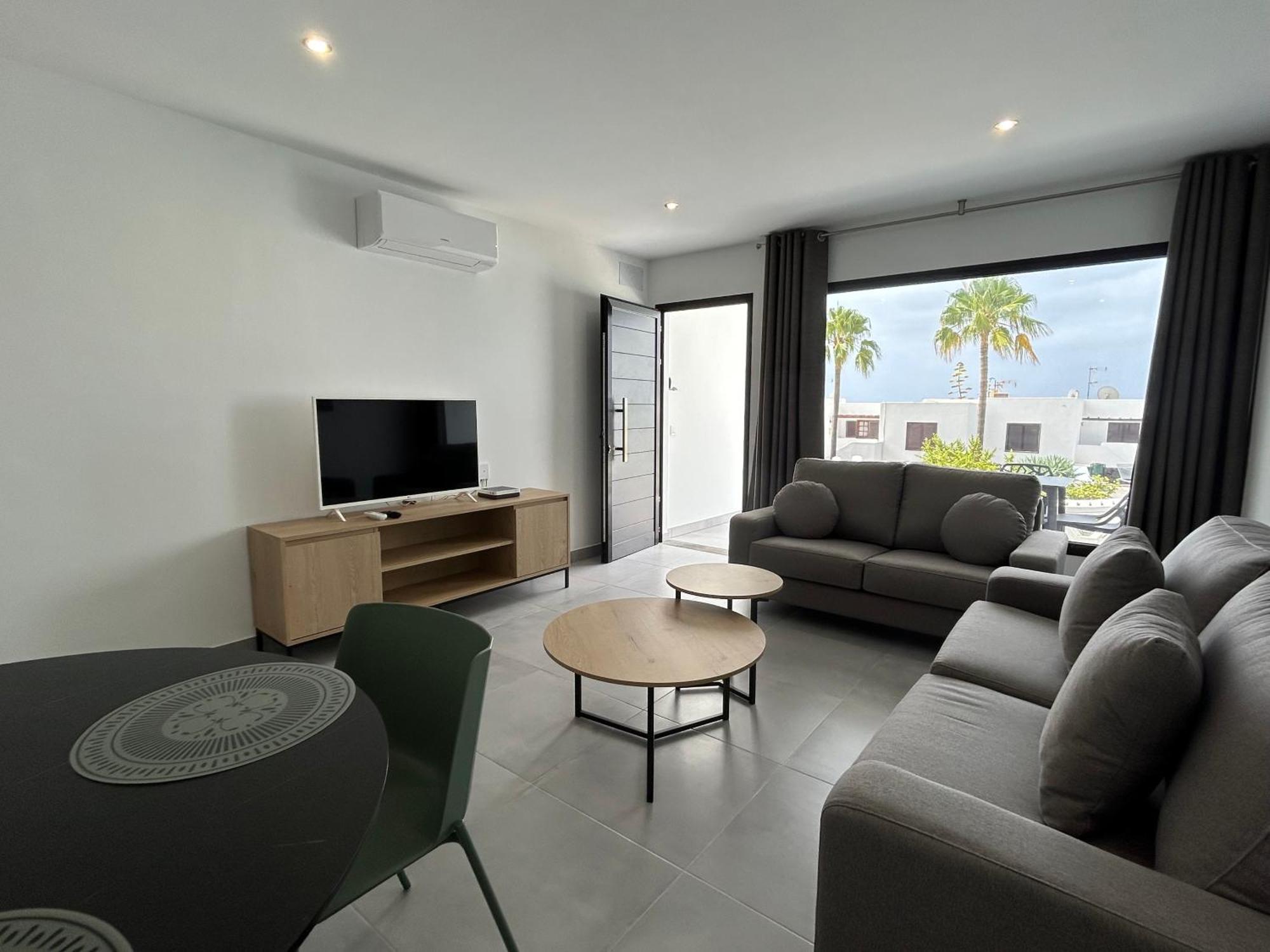 Stunning 2 Bedroom Seafront Apartment Puerto del Carmen  Exterior foto